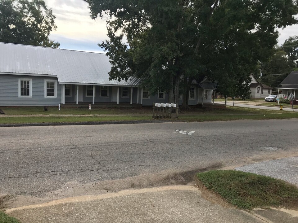 315 S 8th Ave in Lanett, AL - Building Photo