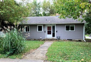 3520 Woodland St in Ames, IA - Building Photo