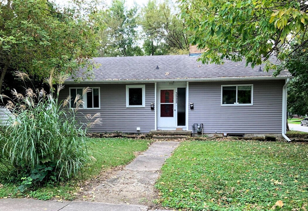 3520 Woodland St in Ames, IA - Building Photo