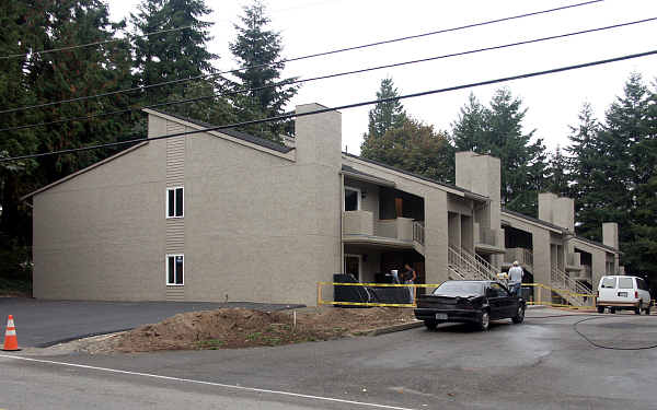 12037 100th Ave NE in Kirkland, WA - Building Photo