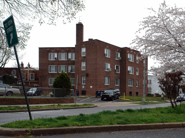 1300 Constitution Ave NE in Washington, DC - Building Photo - Building Photo