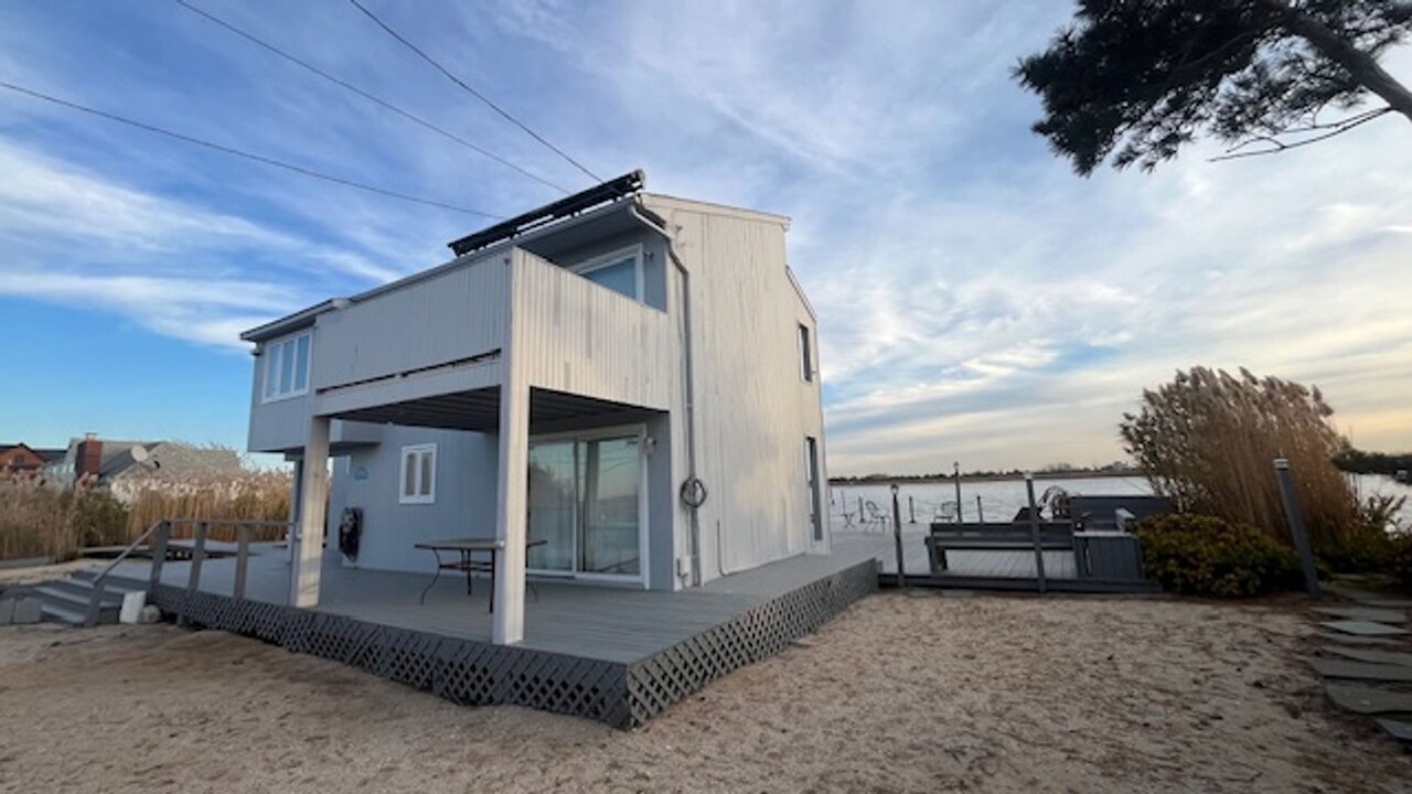 3 Captree Island in Babylon, NY - Building Photo