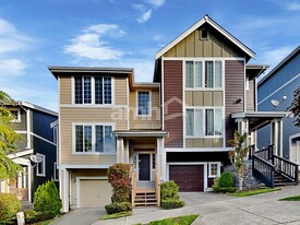 125 Wild Rose St in Fircrest, WA - Building Photo