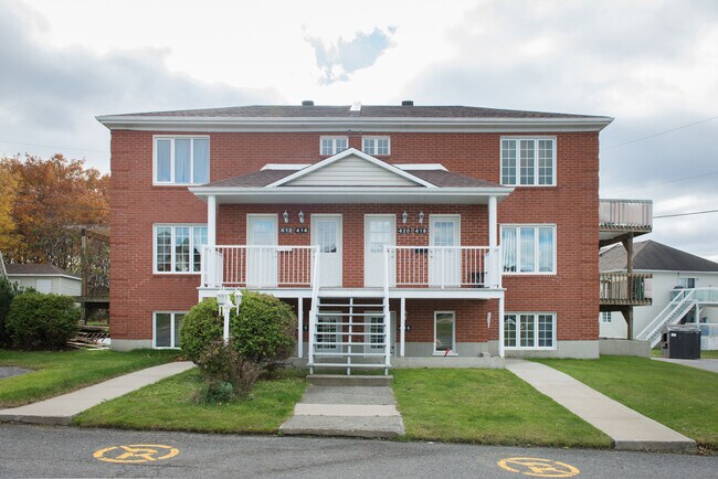 322 Hector-Fabre Rue in Lévis, QC - Building Photo - Building Photo