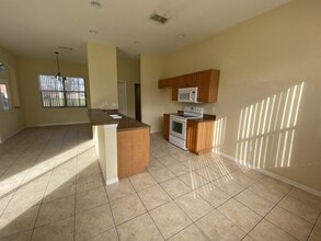 404 Cinnamon Dr in Kissimmee, FL - Building Photo - Building Photo