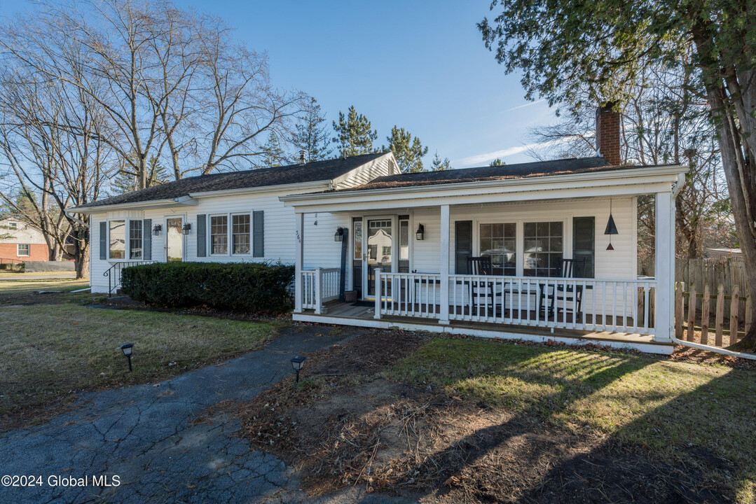 364 Caroline St in Saratoga Springs, NY - Building Photo