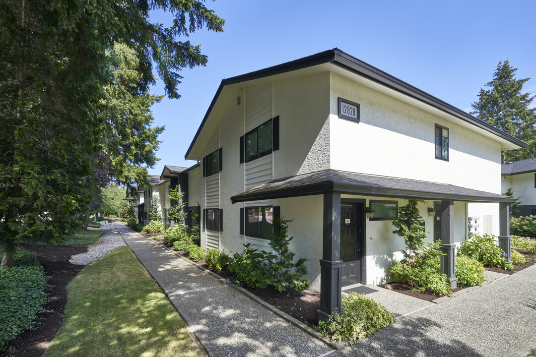 Del Mar Village Apartments in Newcastle, WA - Building Photo