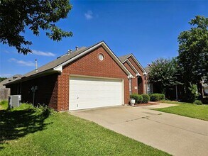 1008 Andromeda Way in Arlington, TX - Building Photo - Building Photo