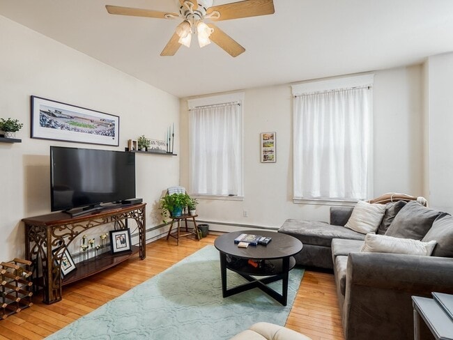 546 E 8th St in Boston, MA - Building Photo - Building Photo