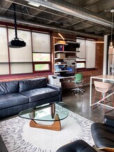 1819 Baltimore Ave, Unit 208 in Kansas City, MO - Foto de edificio - Building Photo