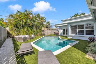 1684 SE 10th Ave in Deerfield Beach, FL - Building Photo - Building Photo