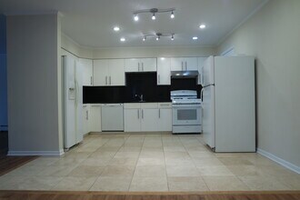 10369 Dearlove Rd in Glenview, IL - Building Photo - Building Photo