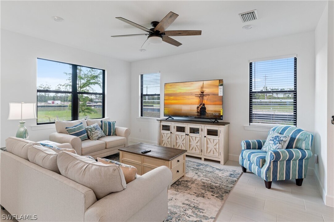 4385 Sonoma Oaks Dr in Naples, FL - Foto de edificio