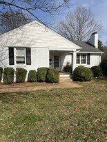 1306 Oakwood St in Bedford, VA - Building Photo