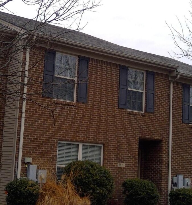 3820 Pinecrest Way in Lexington, KY - Building Photo