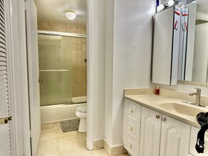 18041 Biscayne Blvd, Unit 1902 in Aventura, FL - Building Photo - Building Photo
