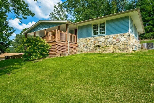 property at 1032 S Seminole Dr