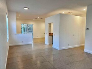 1761 Aspen Ln in Weston, FL - Building Photo - Building Photo