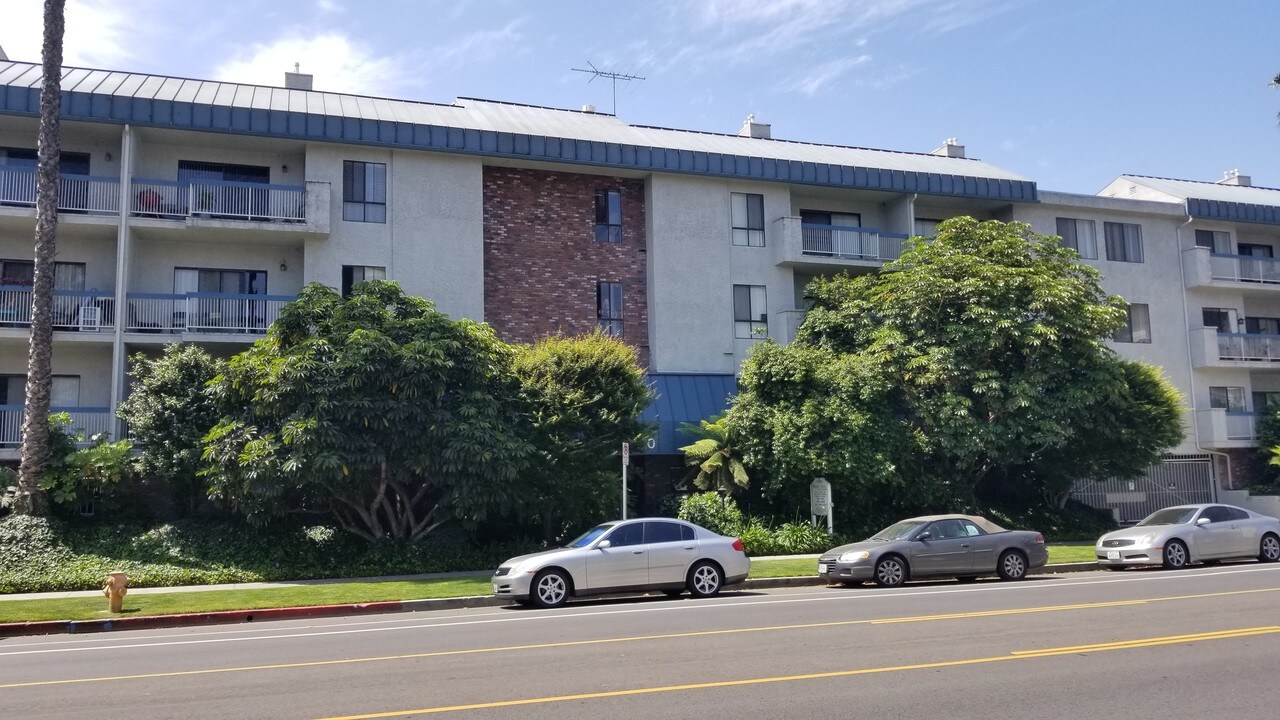 12840 Moorpark St in Los Angeles, CA - Building Photo