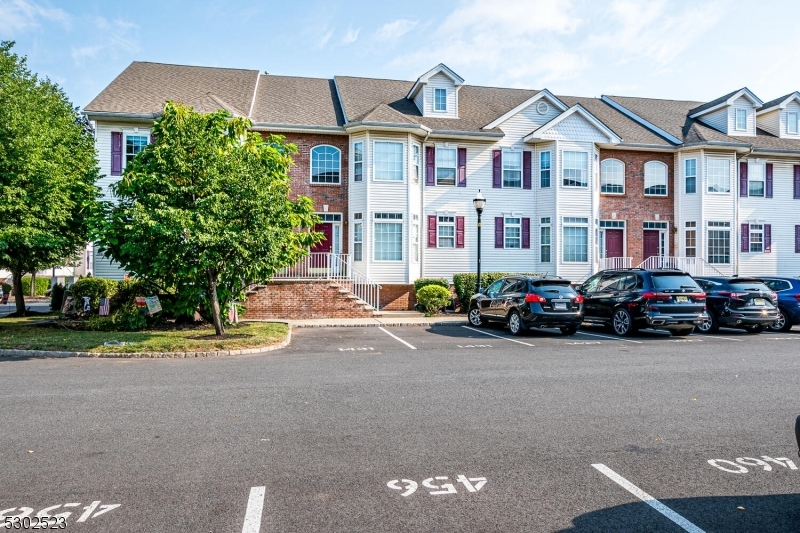 1427 Barnhardt Ln in Rahway, NJ - Building Photo