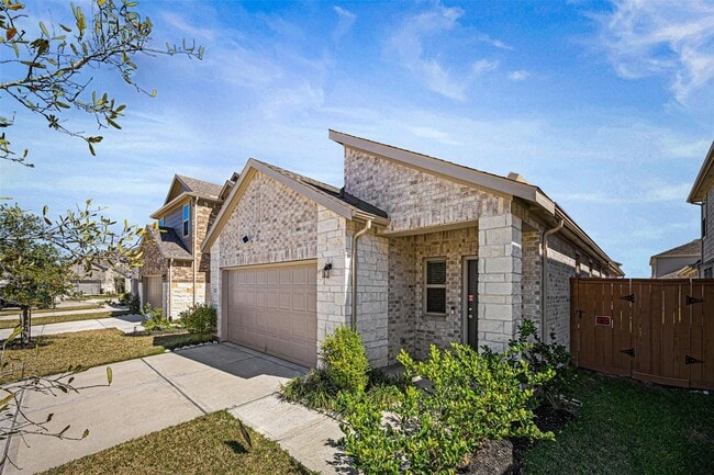 21127 Dolphin Bay Ln in Cypress, TX - Foto de edificio - Building Photo