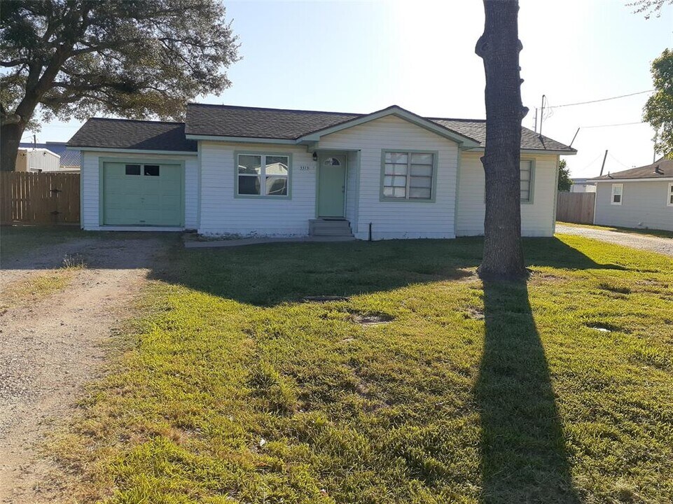 3313 Houston St in Rosenberg, TX - Building Photo