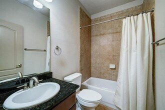 5701 Kiam St in Houston, TX - Building Photo - Building Photo