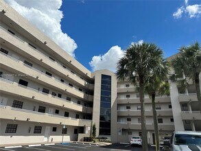 15969 NW 64th Ave in Hialeah, FL - Building Photo - Building Photo