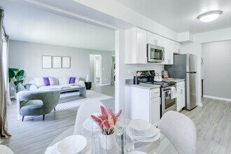 Charter Square in Troy, MI - Foto de edificio - Building Photo