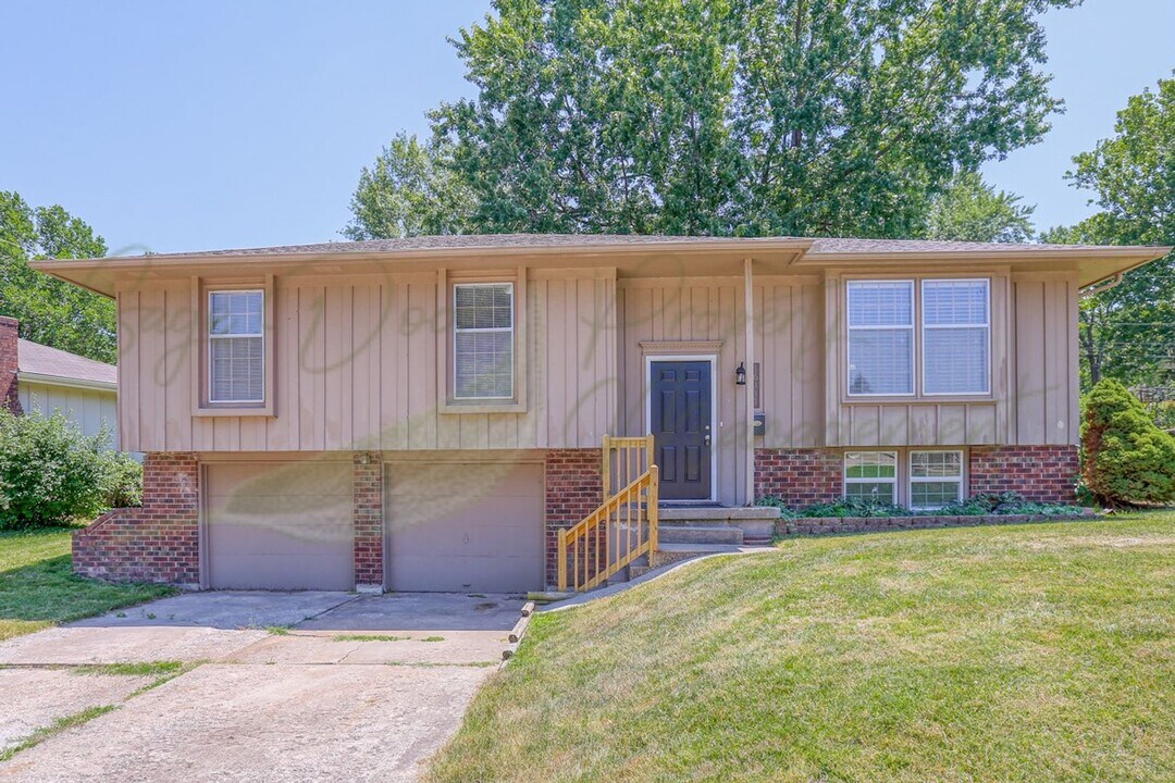 16117 East 36th St S in Independence, MO - Building Photo