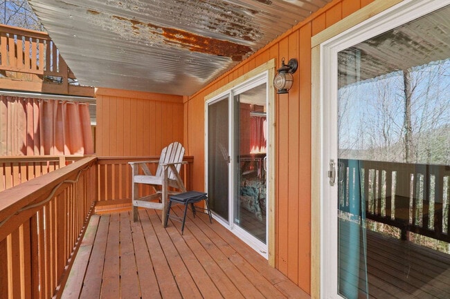 102 Skiview Ln