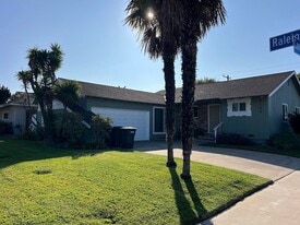 2199 Raleigh Ave in Costa Mesa, CA - Building Photo
