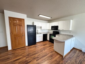 117 Main St W in Beulah, ND - Foto de edificio - Building Photo