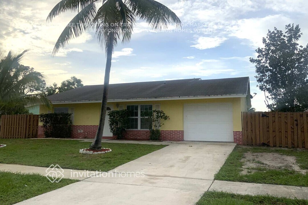 4931 Messana Terrace in Greenacres, FL - Building Photo