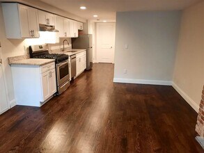 158 6th St-Unit -Garden in Hoboken, NJ - Building Photo - Building Photo