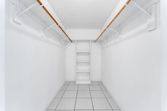 2444 Raleigh St in Hollywood, FL - Building Photo - Building Photo