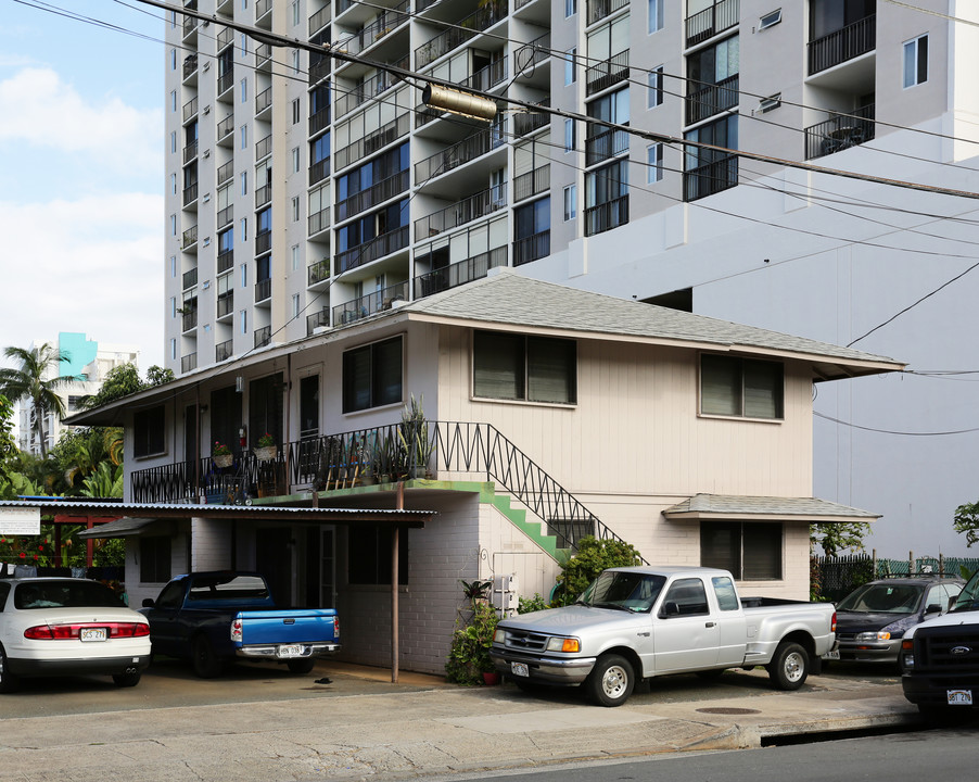 706 Makaleka Ave in Honolulu, HI - Building Photo