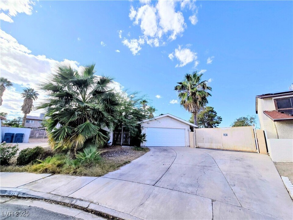 5892 Arandas Ct in Las Vegas, NV - Building Photo