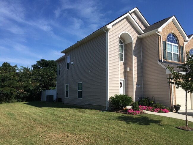 7571 Villa Ct in Gloucester Point, VA - Foto de edificio - Building Photo