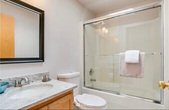 5514 NE 3rd Ln in Renton, WA - Foto de edificio - Building Photo