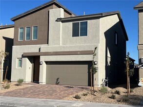 7470 S Pioneer Way in Las Vegas, NV - Building Photo - Building Photo