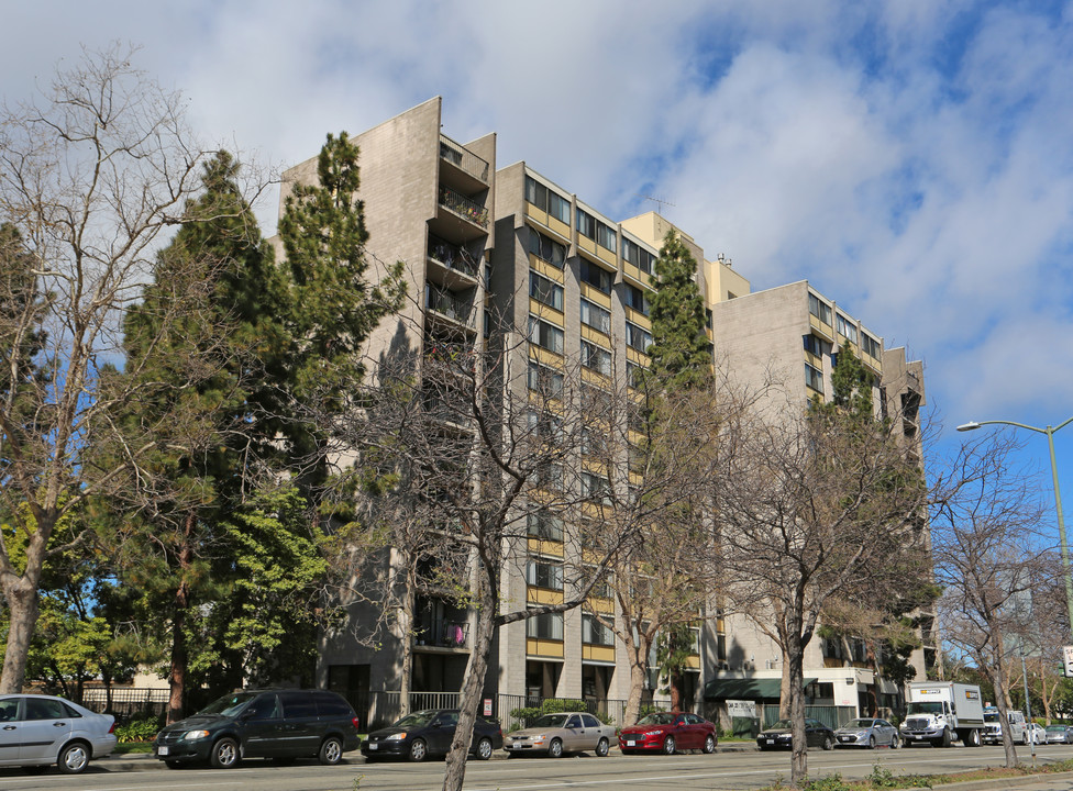 Oak Center Towers in Oakland, CA - Building Photo