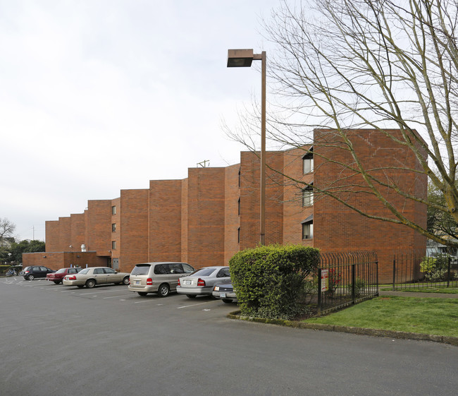 Unthank Plaza in Portland, OR - Building Photo - Building Photo