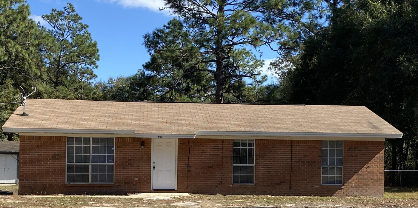 6173 Old Hickory Rd in Crestview, FL - Building Photo