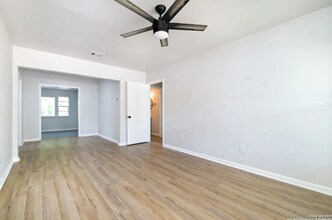343 Fargo Ave in San Antonio, TX - Building Photo - Building Photo