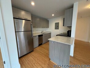 40 Malvern St, Unit 205 in Boston, MA - Building Photo - Building Photo
