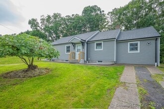54 Sand Pit Rd in Danbury, CT - Building Photo - Building Photo