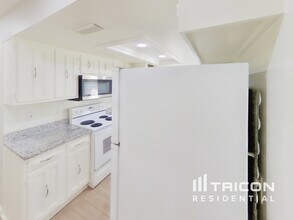 2625 Sam Houston Dr in Garland, TX - Building Photo - Building Photo
