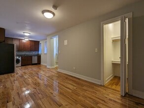 556 W Arlington Pl in Chicago, IL - Building Photo - Building Photo
