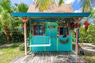 14610 Tarpon Dr in Coral Gables, FL - Building Photo - Building Photo